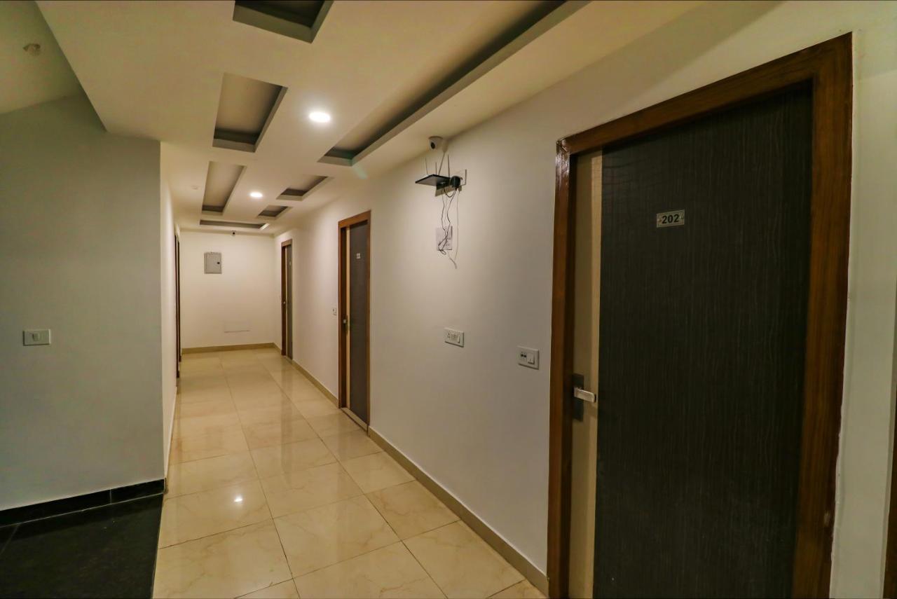 Fabexpress Dolphin International Near Delhi Airport Hotel New Delhi Bagian luar foto