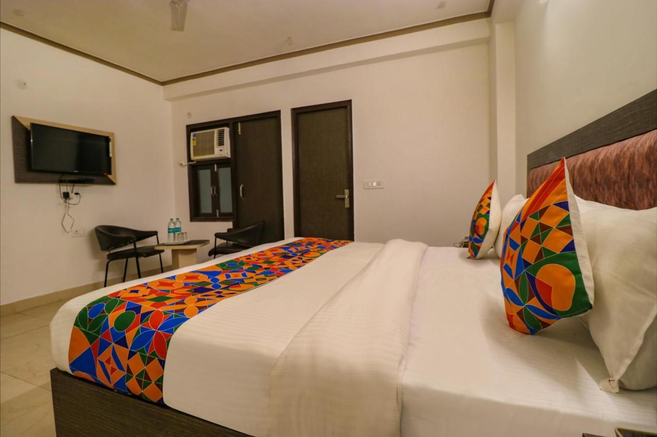 Fabexpress Dolphin International Near Delhi Airport Hotel New Delhi Bagian luar foto